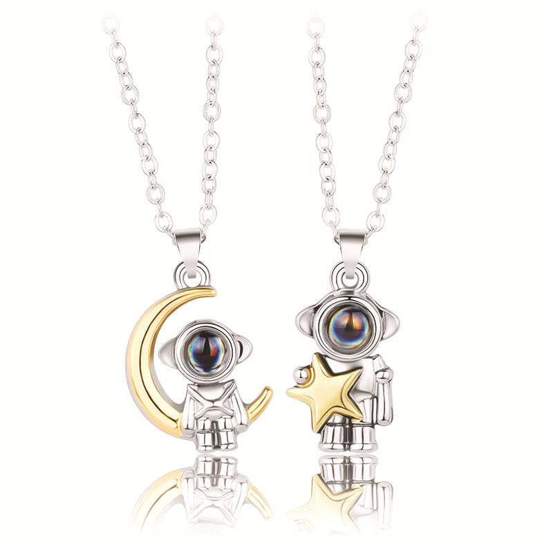 Creative Astronaut Star Moon Projection Necklace – Cosmic Galaxy Pendant with Hidden Message