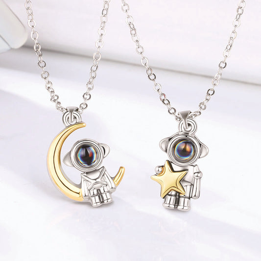 Creative Astronaut Star Moon Projection Necklace – Cosmic Galaxy Pendant with Hidden Message