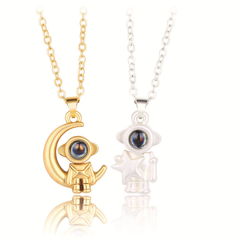 Creative Astronaut Star Moon Projection Necklace – Cosmic Galaxy Pendant with Hidden Message